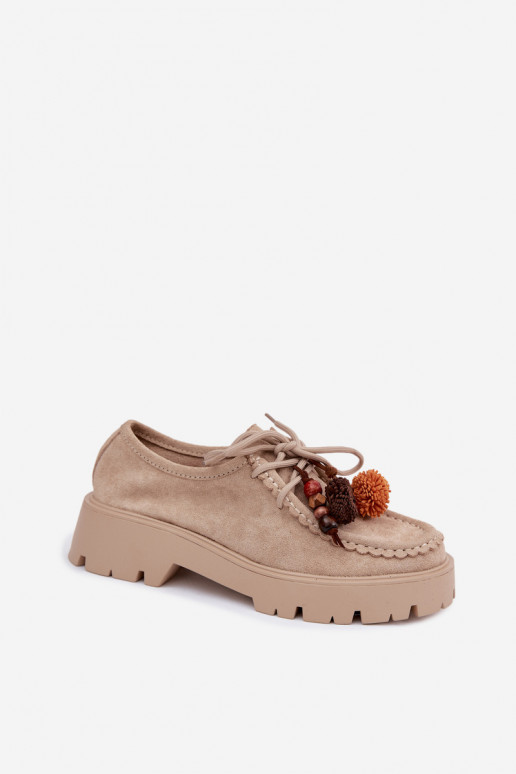Sapatos com belos detalhes em camurça sintética na cor areia Melonia