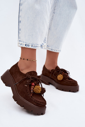 Sapatos com belos detalhes em camurça sintética na cor chocolate Melonia