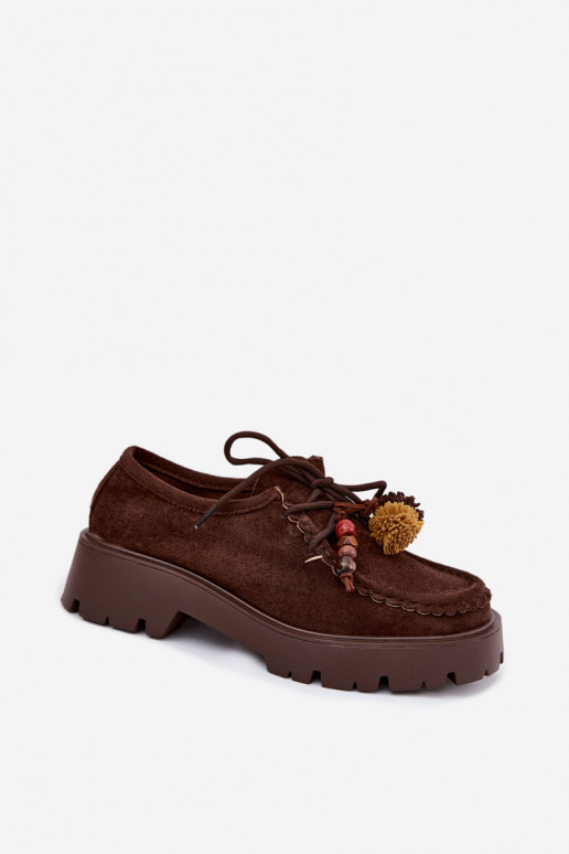 Sapatos com belos detalhes em camurça sintética na cor chocolate Melonia