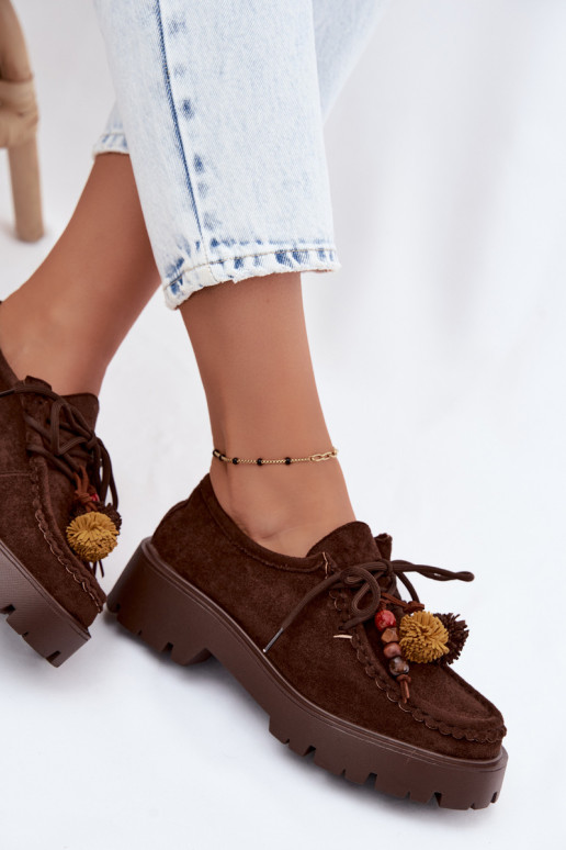 Sapatos com belos detalhes em camurça sintética na cor chocolate Melonia
