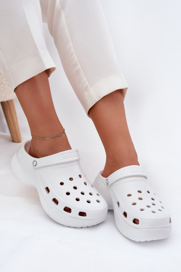 Chinelos femininos com solas chunky na moda Big Star RR274A119 brancos