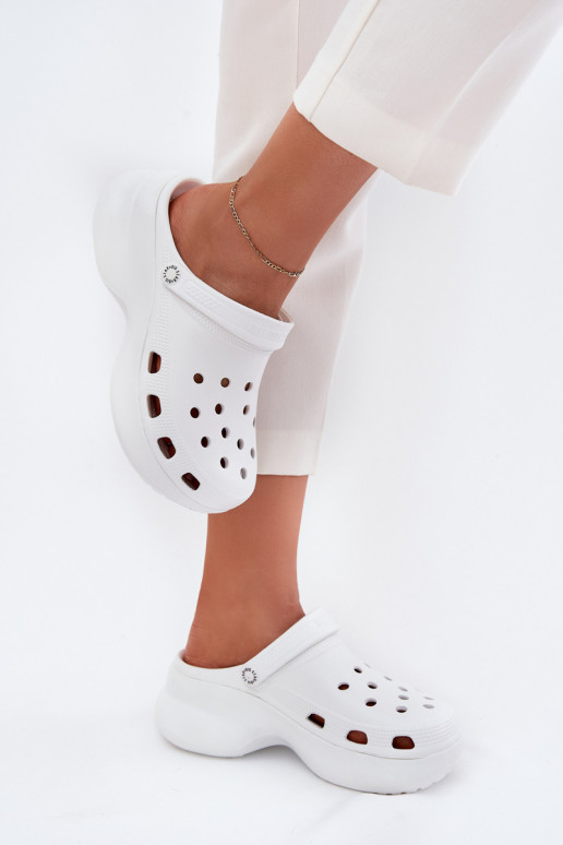 Chinelos femininos com solas chunky na moda Big Star RR274A119 brancos