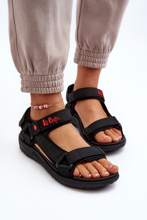 Sandálias femininas com fechos adesivos em preto Lee Cooper LCIN-26-34-4423L