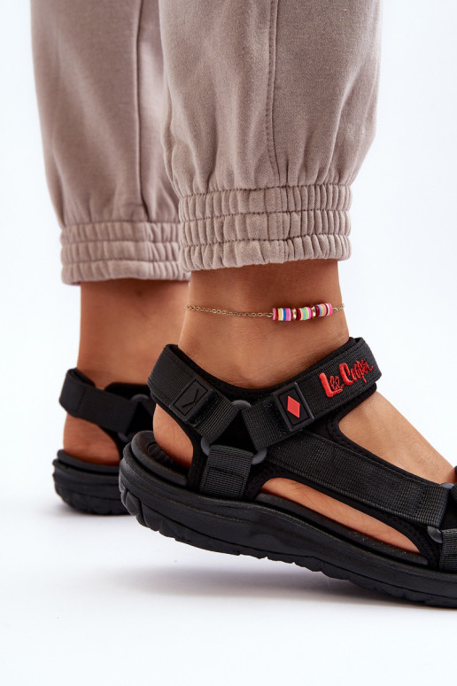 Sandálias femininas com fechos adesivos em preto Lee Cooper LCIN-26-34-4423L