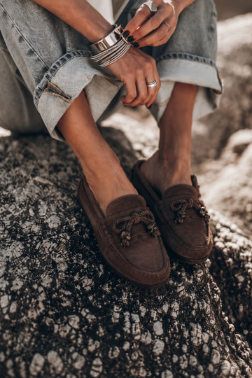 Mocassins femininos com laços e franjas em camurça sintética na cor chocolate Bluebell