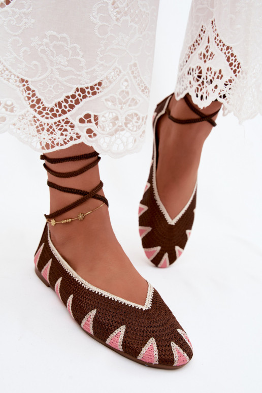 Ballerinas de crochê com detalhes elegantes em marrom escuro Astera