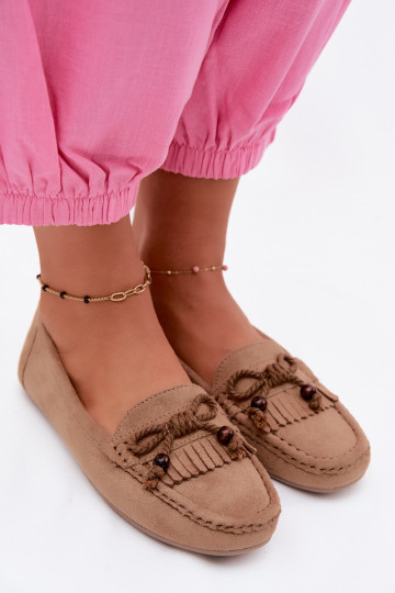 Mocassins planos femininos com laços e franjas em camurça sintética cor areia Bluebell