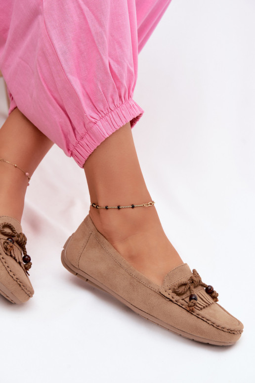 Mocassins planos femininos com laços e franjas em camurça sintética cor areia Bluebell