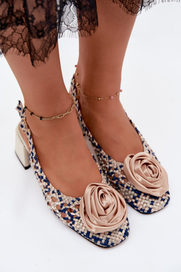 Sandálias femininas estampadas com salto e ornamentos Artiker 58C0372 cor areia e azul escuro
