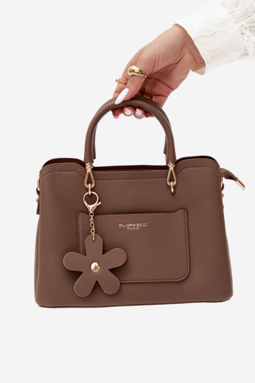 Bolsa em couro sintético com chaveiro e motivos florais na cor argila Noomi