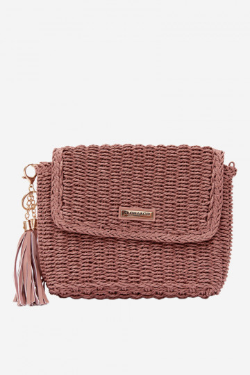 Pequena bolsa rosa estilo carteiro com elementos vazados Tamara