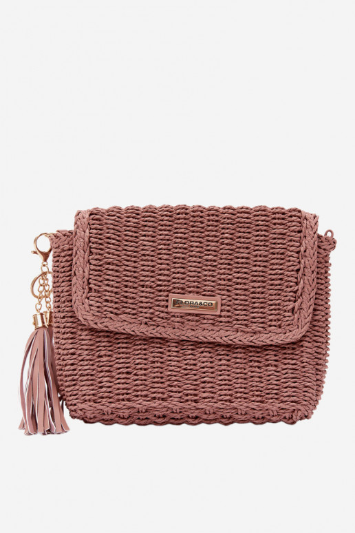 Pequena bolsa rosa estilo carteiro com elementos vazados Tamara