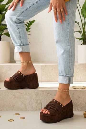 Tamancos boho marrons femininos com franjas na plataforma Juniper 2