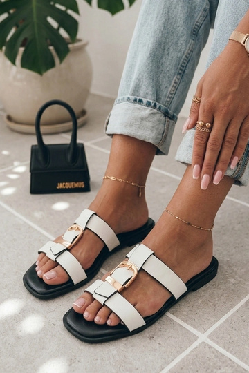 Tamancos brancos femininos com fivela Lavinia