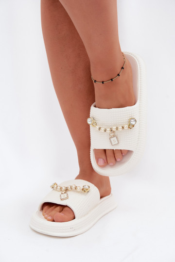 Chinelos femininos brancos leves com ornamentos Rosehip