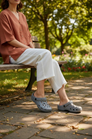 Tamancos leves cinzentos para mulheres Parker 2