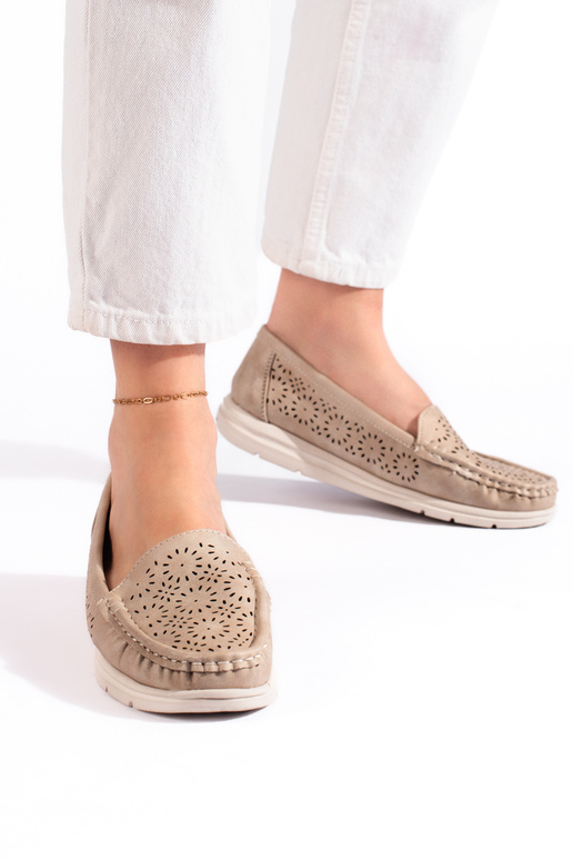 Mocassins perfurados bege para mulher
