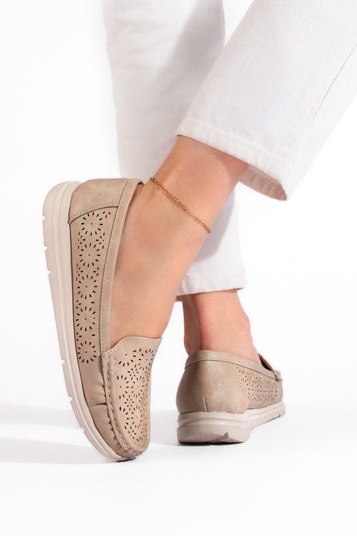 Mocassins perfurados bege para mulher