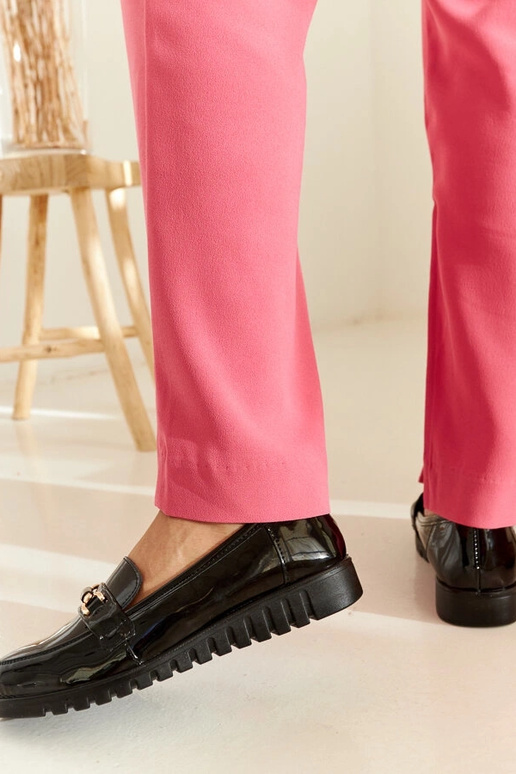 Sapatos pretos de couro envernizado com fivela Sardis