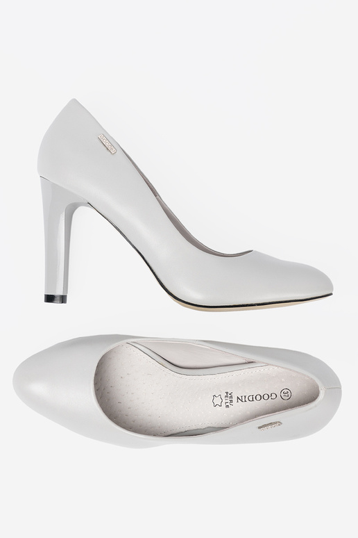 Sapatos de salto cinzentos clássicos