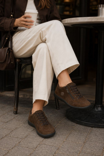 Sapatos femininos em camurça sintética chocolate Brindle