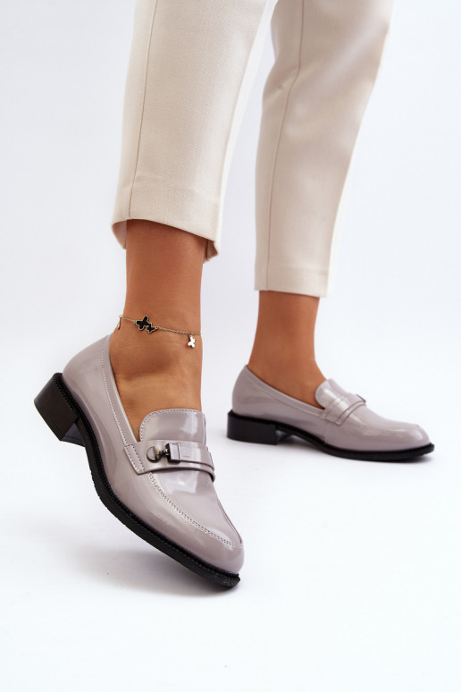 Mocassins femininos envernizados na cor cinza Nerilaja