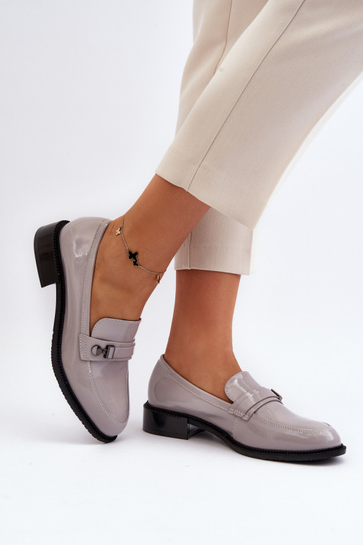 Mocassins femininos envernizados na cor cinza Nerilaja