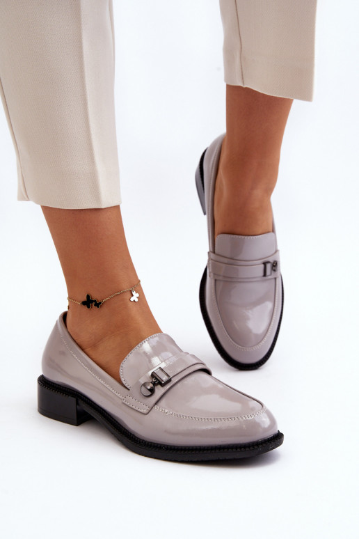 Mocassins femininos envernizados na cor cinza Nerilaja