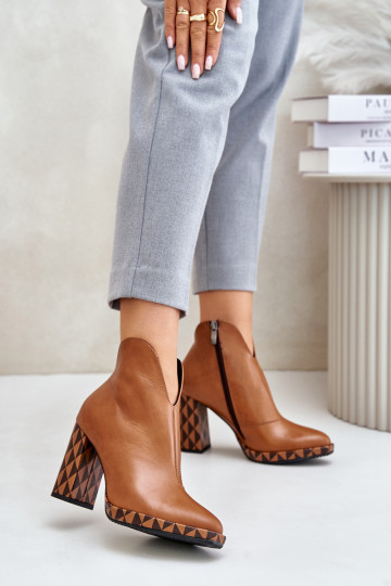 Botins de couro marrom com saltos Laura Messi 2836