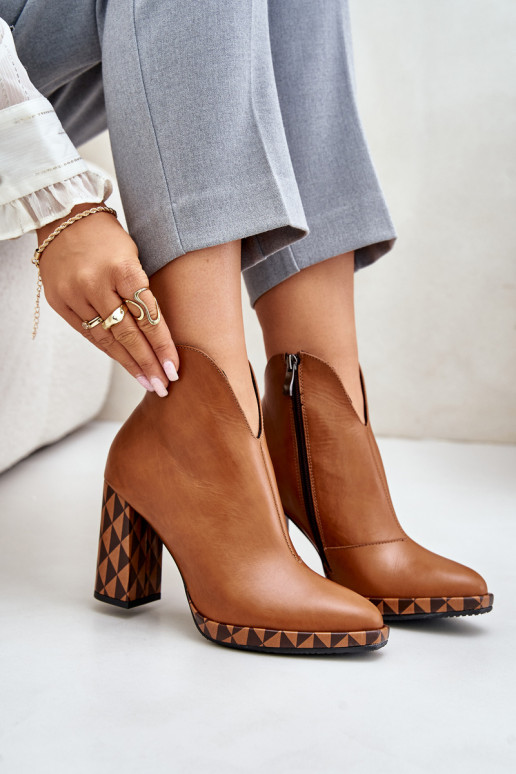Botins de couro marrom com saltos Laura Messi 2836