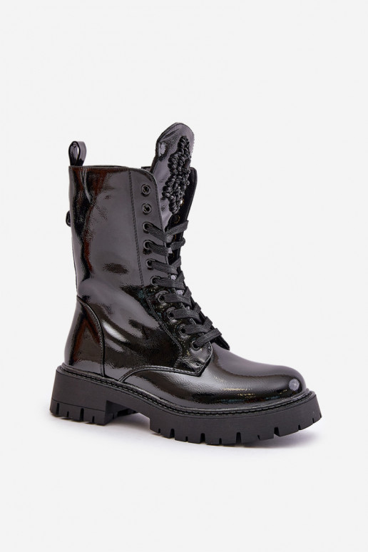 Botins de trabalho pretos com ornamentos e efeito verniz Kelilea