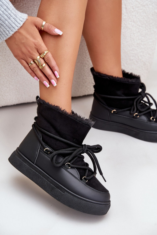 Botas de neve pretas isoladas com plataforma e pelo por dentro Aziara