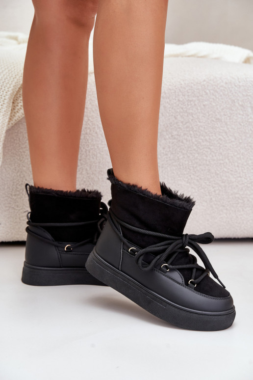 Botas de neve pretas isoladas com plataforma e pelo por dentro Aziara