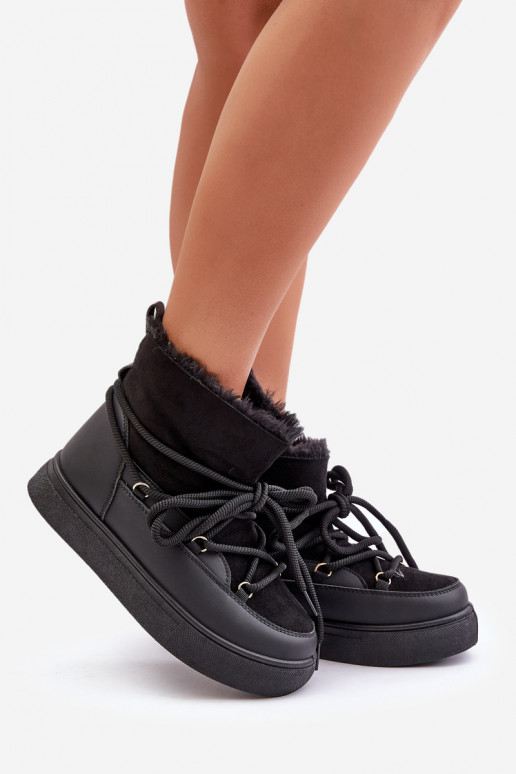 Botas de neve pretas isoladas com plataforma e pelo por dentro Aziara