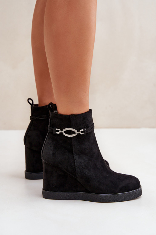Botins pretos com plataforma e saltos decorados Kaiviana