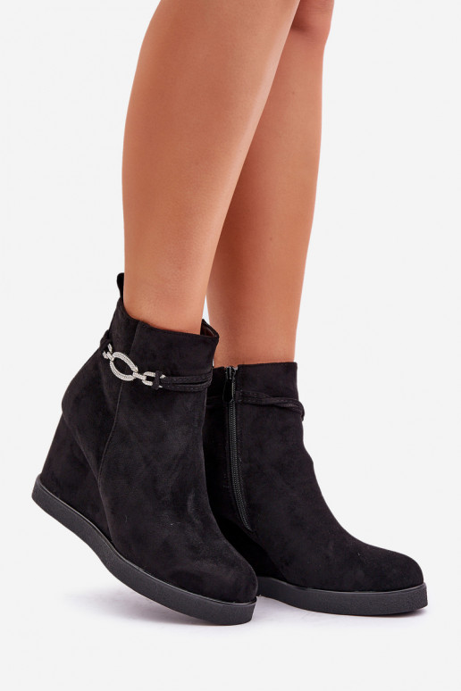 Botins pretos com plataforma e saltos decorados Kaiviana