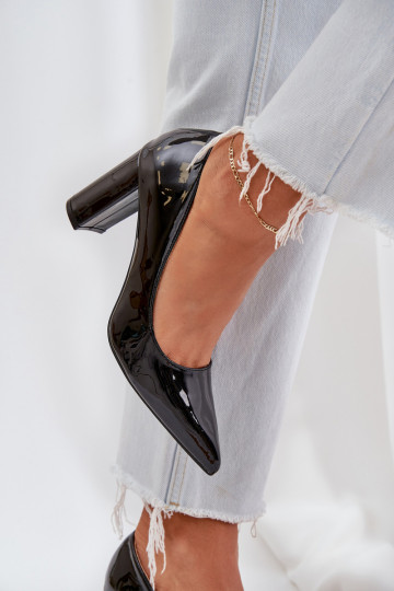 Sapatos pretos com efeito verniz no bloco Kilanne