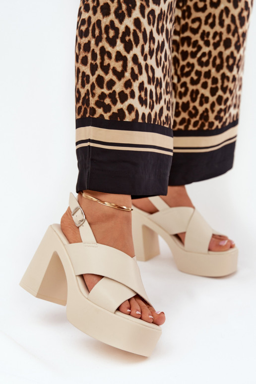 Sandálias femininas de salto alto em plataforma de couro sintético marfim Annavin