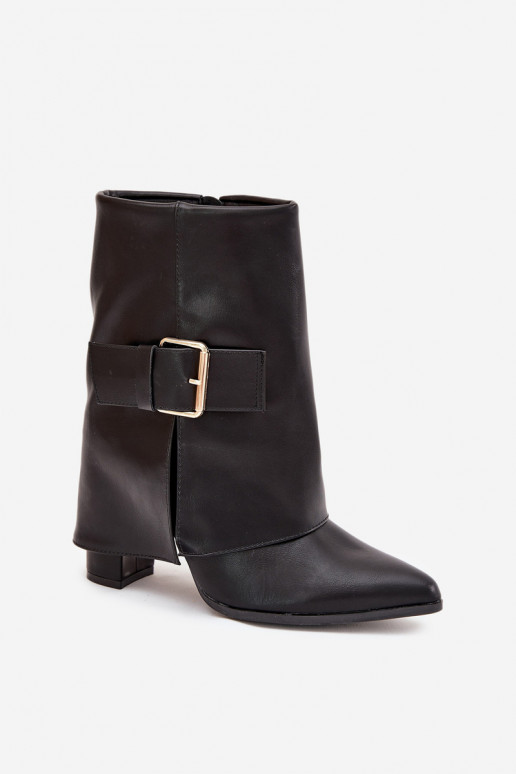 Botins isolados com salto e fivela dourada em preto Ylenara