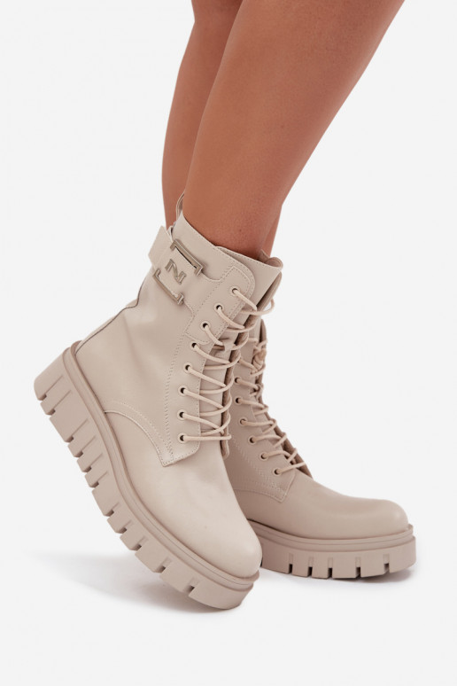 Botins isolados com plataforma e detalhes decorativos em marfim Lyrana