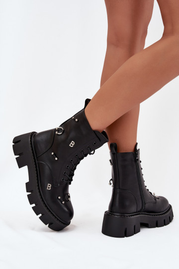 Botins de trabalho femininos com belos detalhes isolados em preto Lunea 2