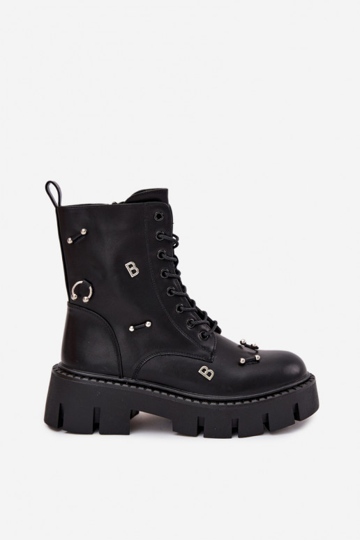 Botins de trabalho femininos com belos detalhes isolados em preto Lunea