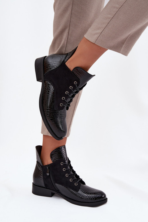 Botins femininos pretos com efeito verniz e detalhes ornamentais Vinceza 16477