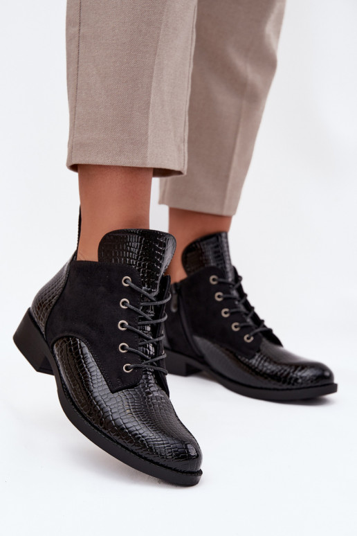 Botins femininos pretos com efeito verniz e detalhes ornamentais Vinceza 16477