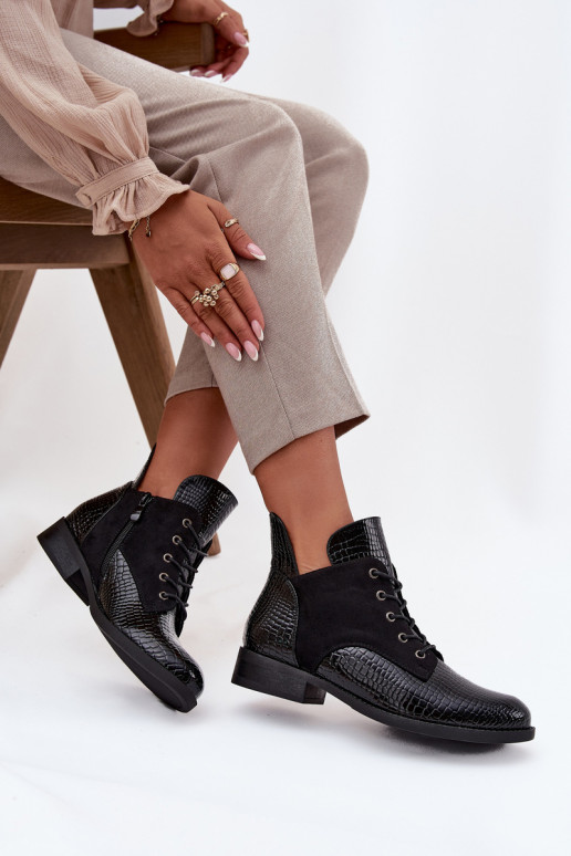 Botins femininos pretos com efeito verniz e detalhes ornamentais Vinceza 16477