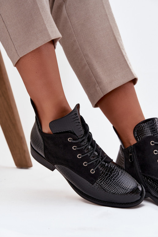 Botins femininos pretos com efeito verniz e detalhes ornamentais Vinceza 16477