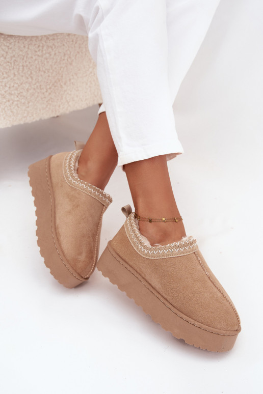 Botas de neve baixas de cor areia com flores bordadas e plataforma Taliah
