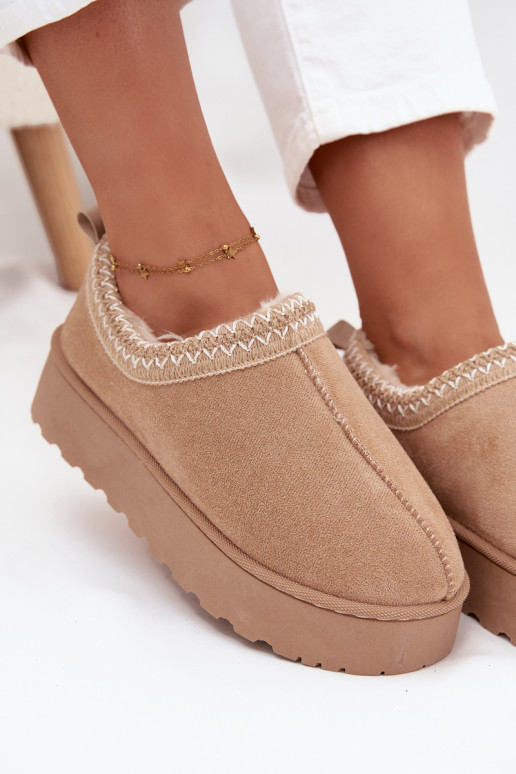 Botas de neve baixas de cor areia com flores bordadas e plataforma Taliah