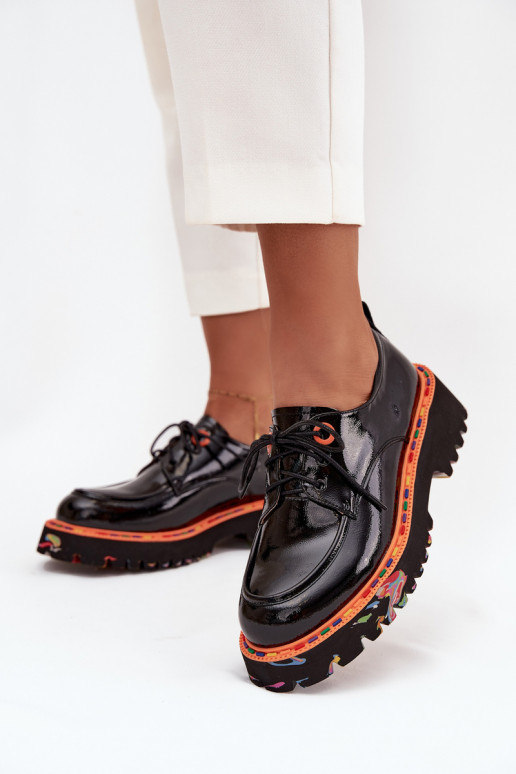 Sapatos de couro pretos com efeito verniz Artiker 57C0176