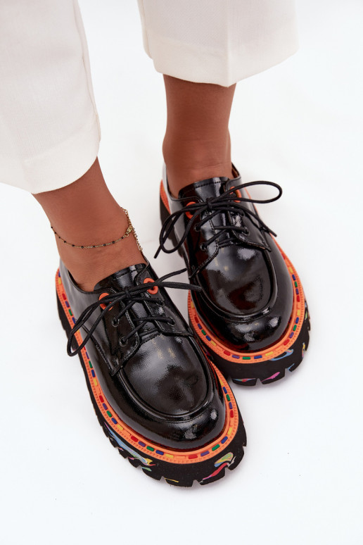 Sapatos de couro pretos com efeito verniz Artiker 57C0176